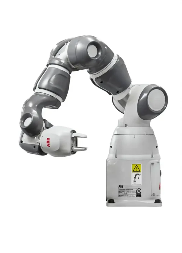 Gråvit enarmad ABB cobot som sträcker sig fram från JE robotteknik och automation